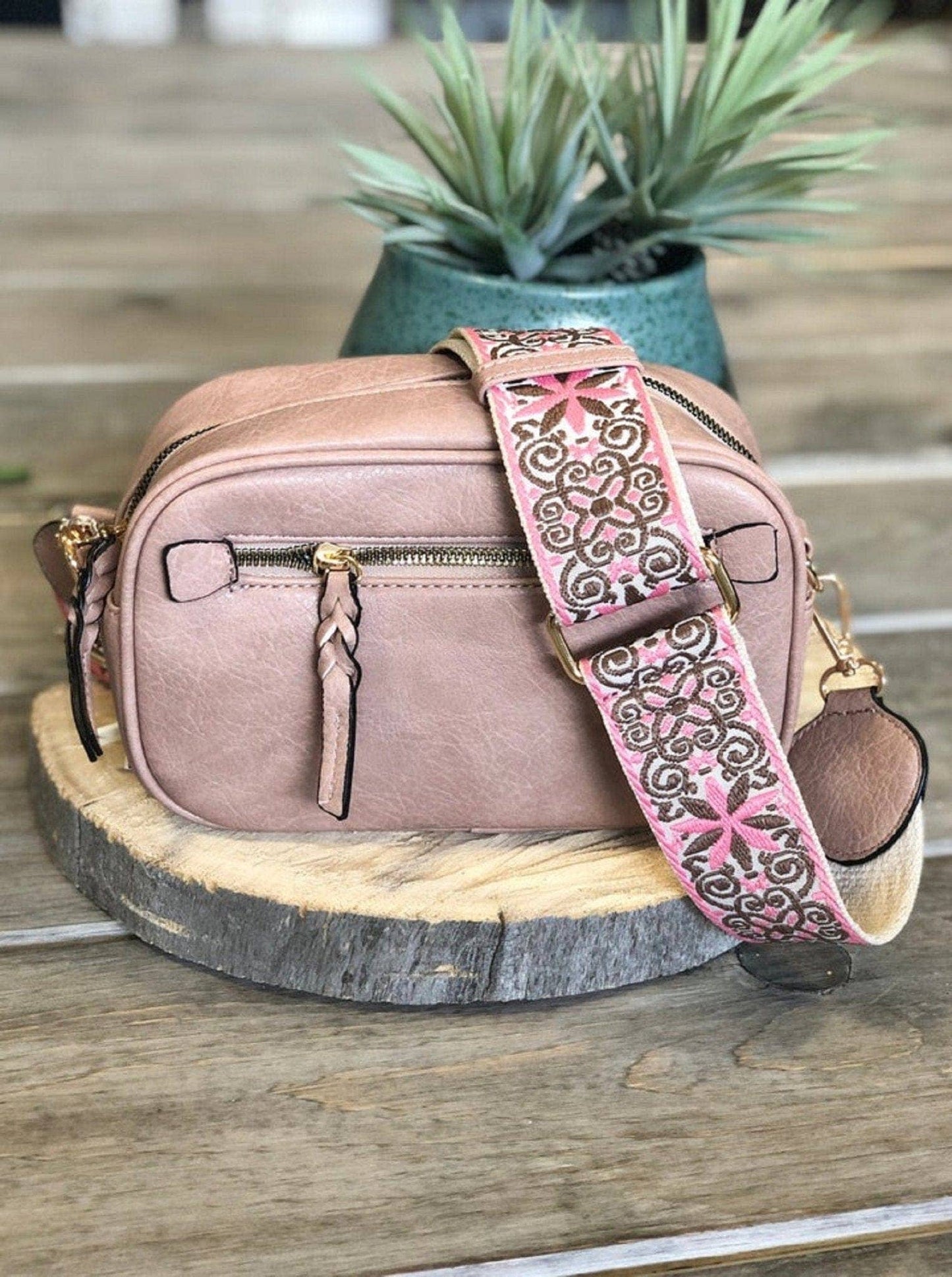 Boho Guitar Strap Women's Crossbody Bag: Brown