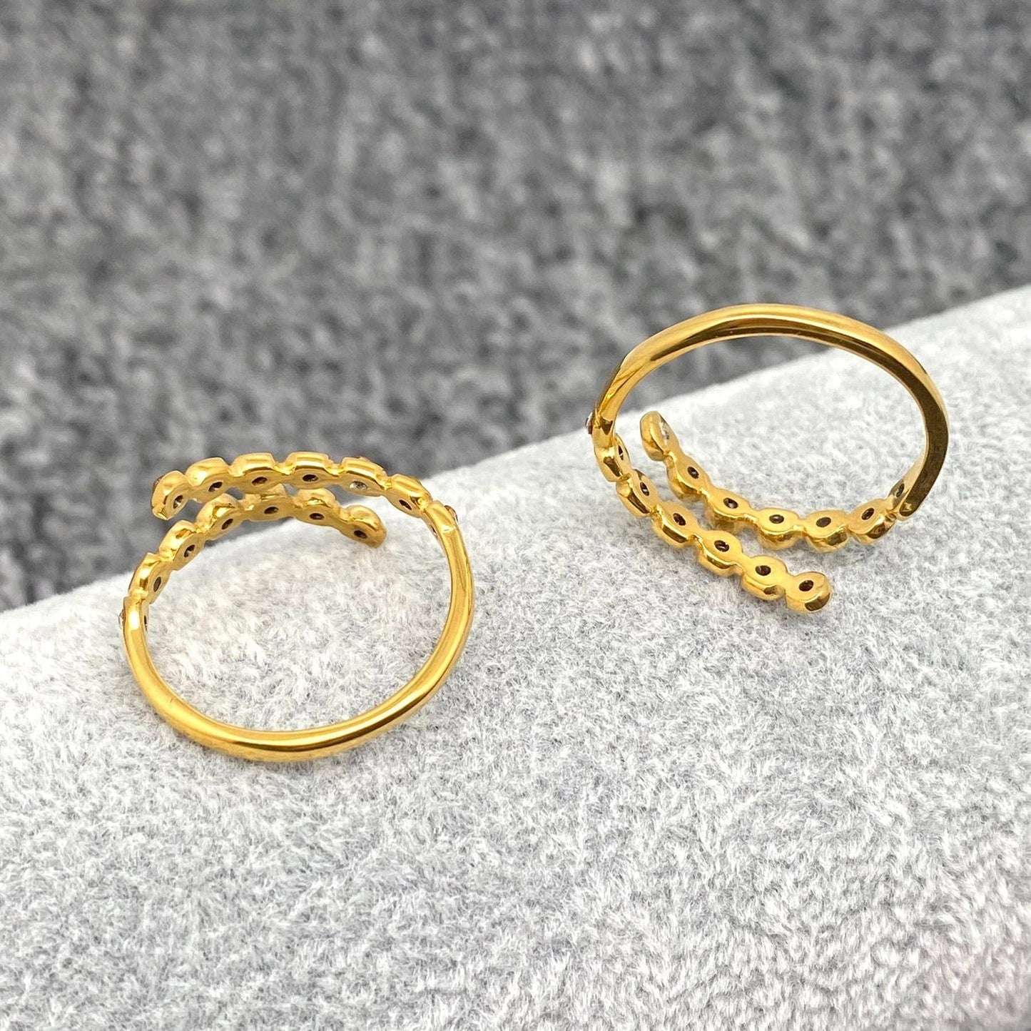 FGS - Cubic Zirconia 18K Gold Plated Octopus Tentacles Ring: Colored