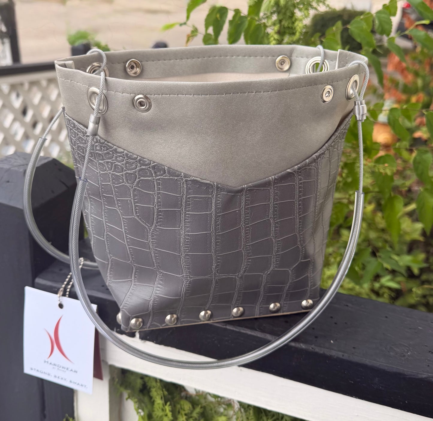 Grey/Gator Black Small Traveler