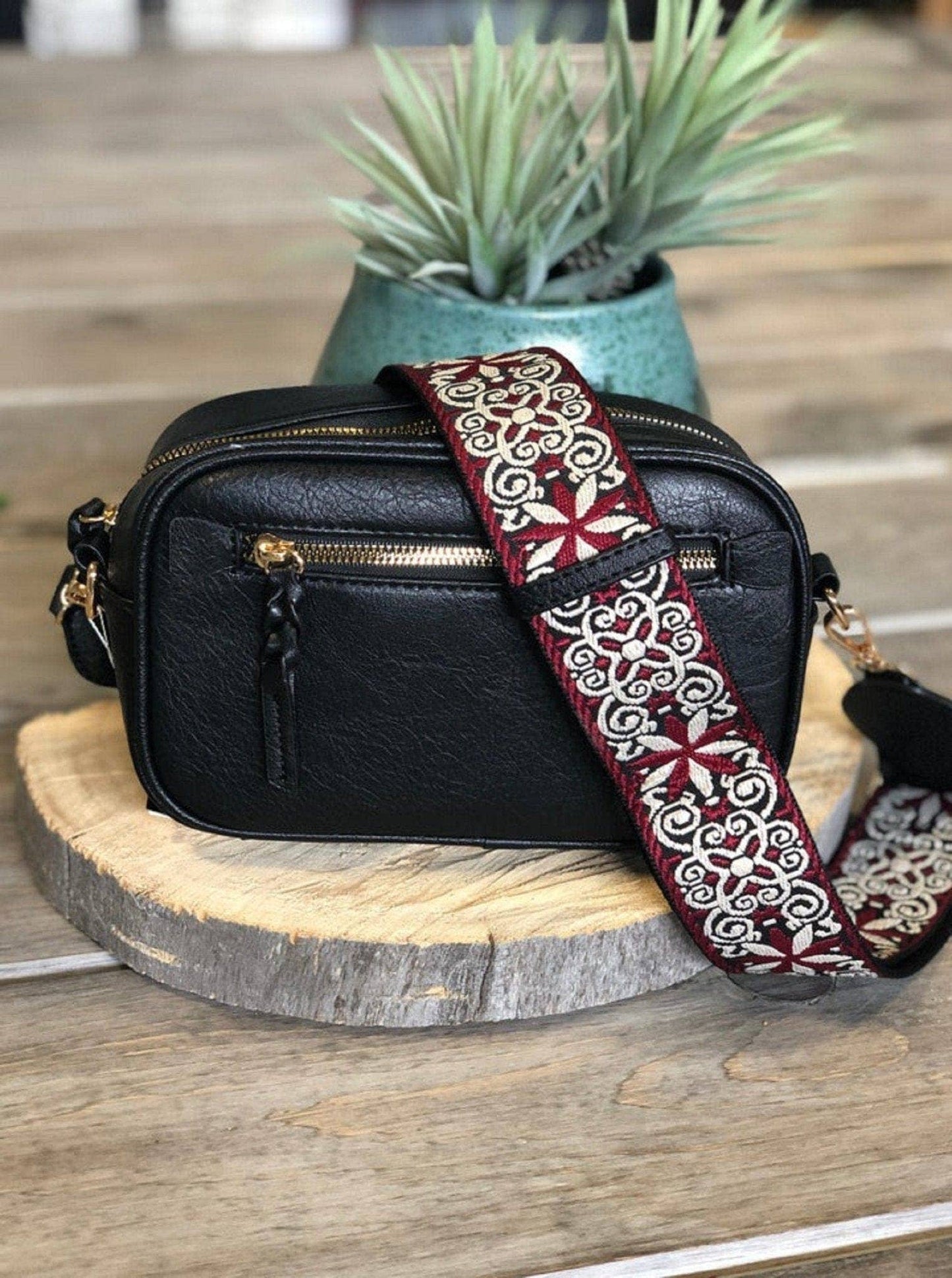 Boho Guitar Strap Women's Crossbody Bag: Brown