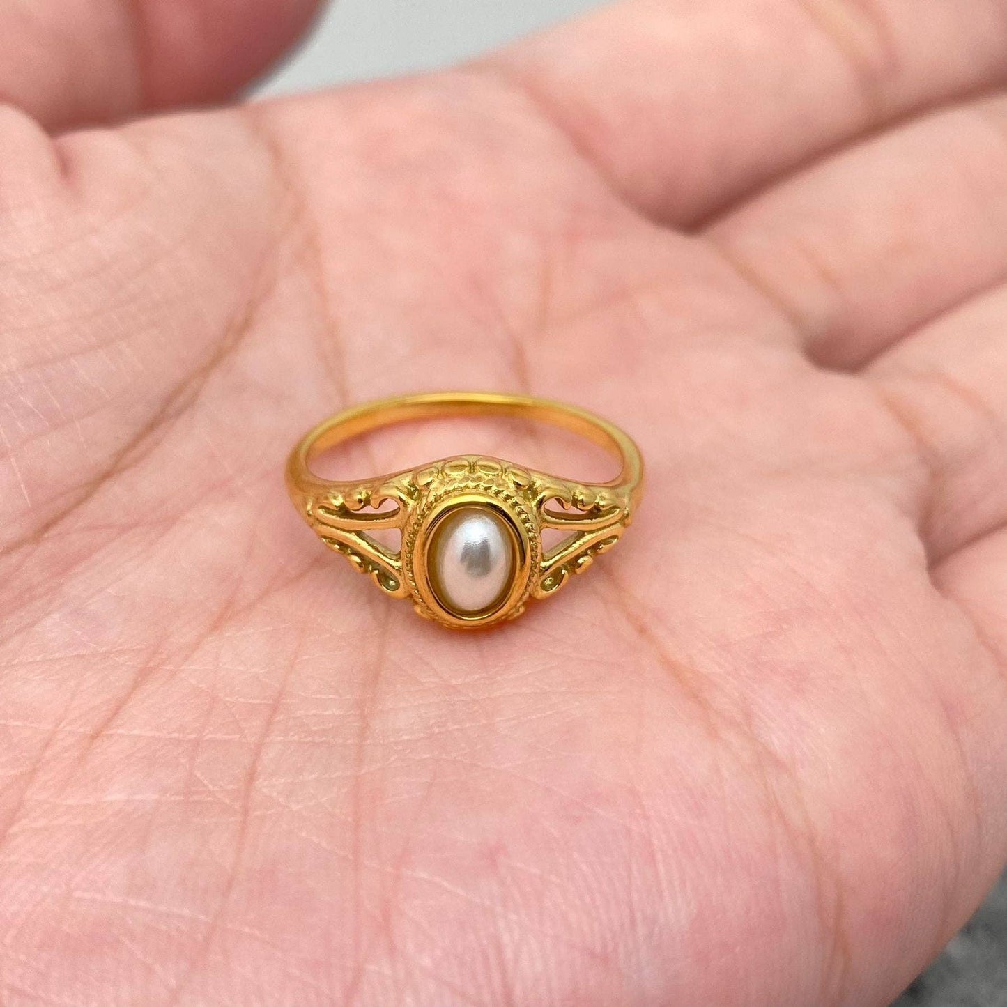 Inlaid Pearl Vintage 18K Gold Plated SS Ring - FGS: 7
