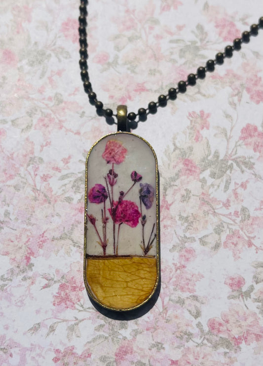 Flower Pink/Purple thin oval